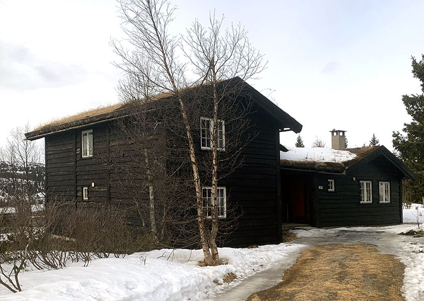 storhytta ute vinter 843x600